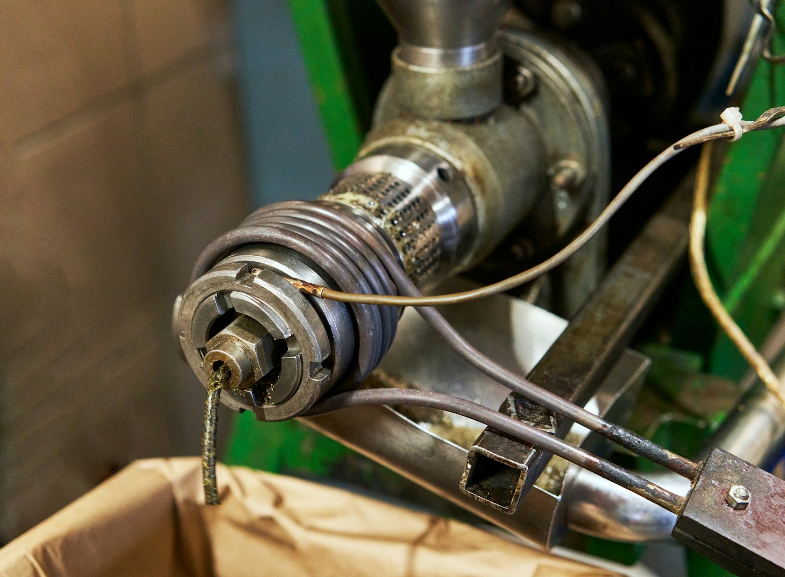 Bico de dosagem industrial em funcionamento